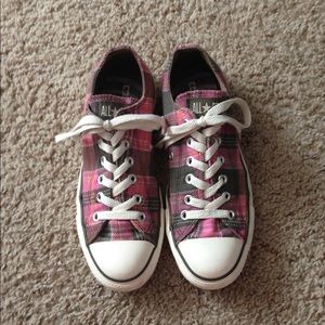 Size 8 plaid converse